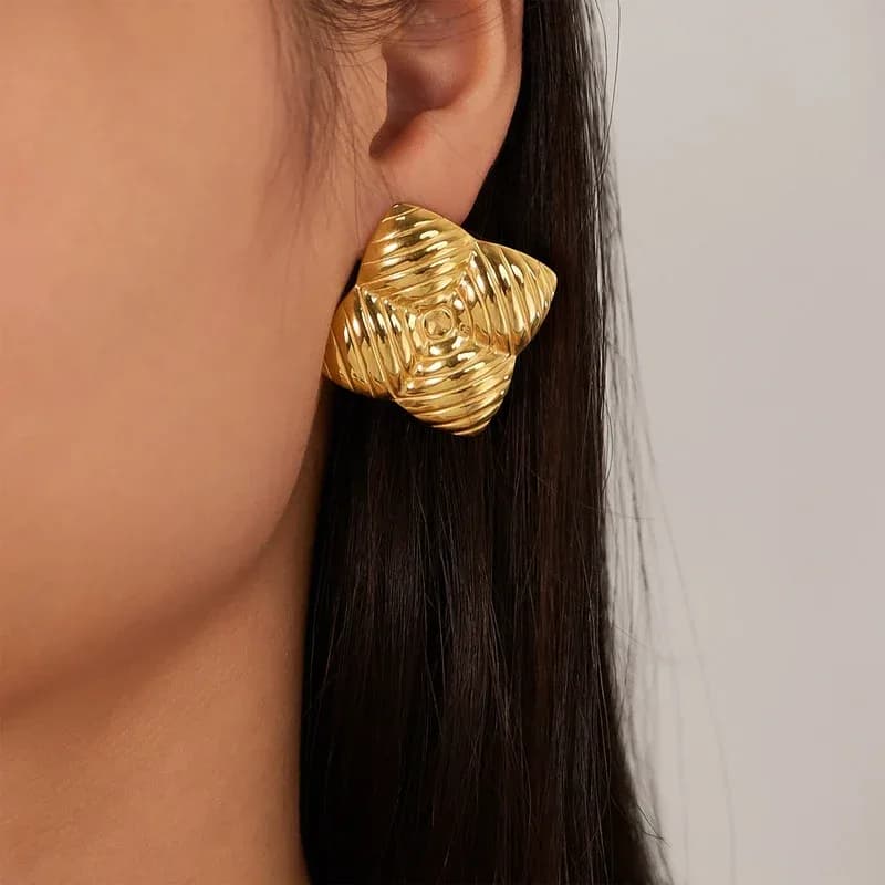 Quadangle Stud